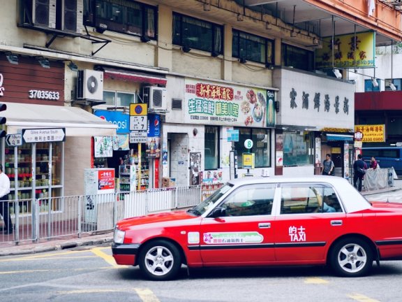 蔚来理想全对比：通往千亿美元的分岔路